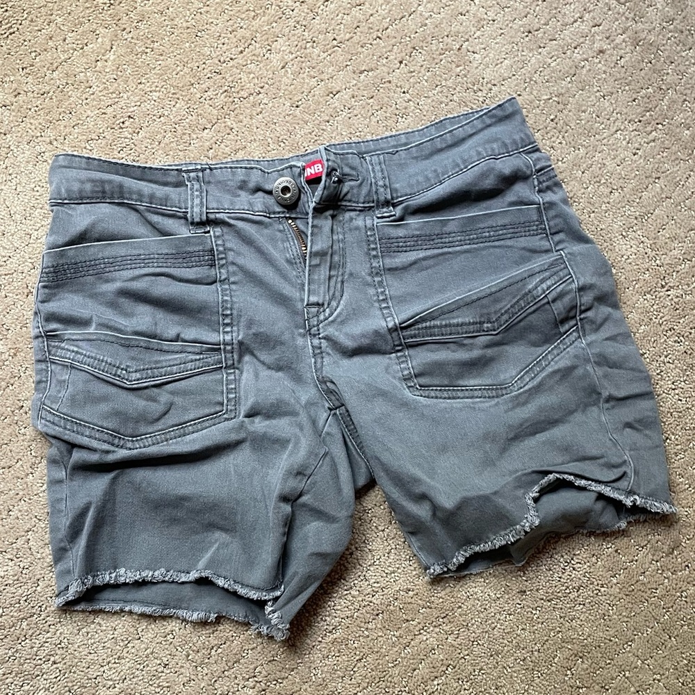 Grey shorts with layered pocket